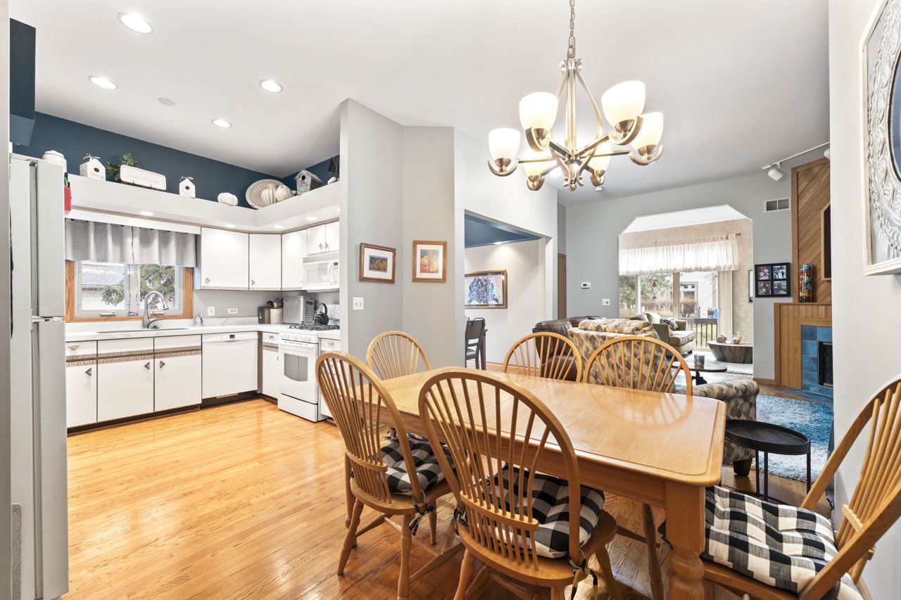 1030 Arbor Court, Mount Prospect, IL 60056