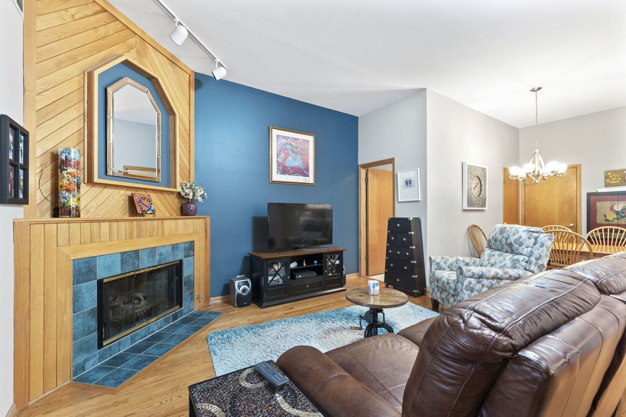 1030 Arbor Court, Mount Prospect, IL 60056