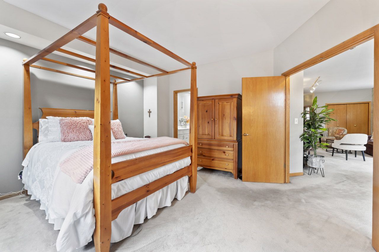 1030 Arbor Court, Mount Prospect, IL 60056