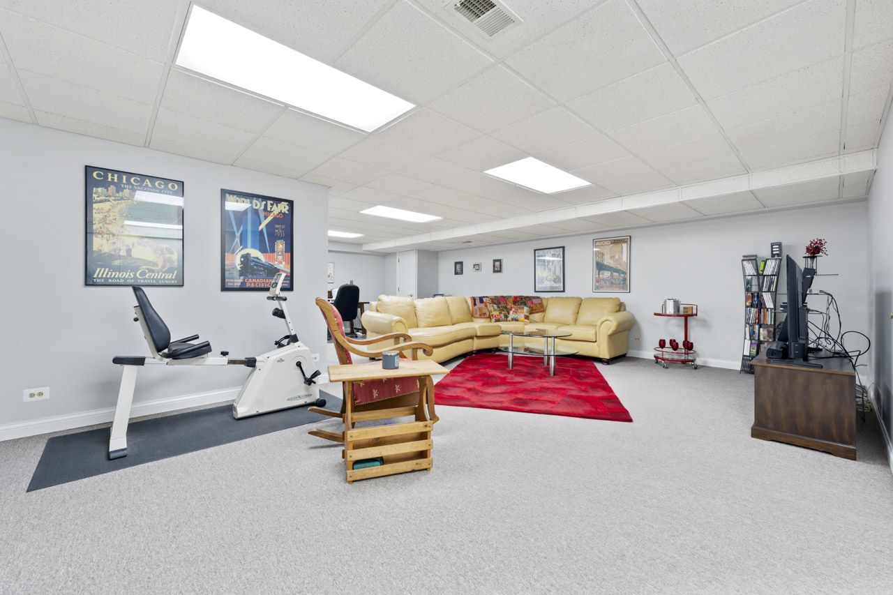 1030 Arbor Court, Mount Prospect, IL 60056