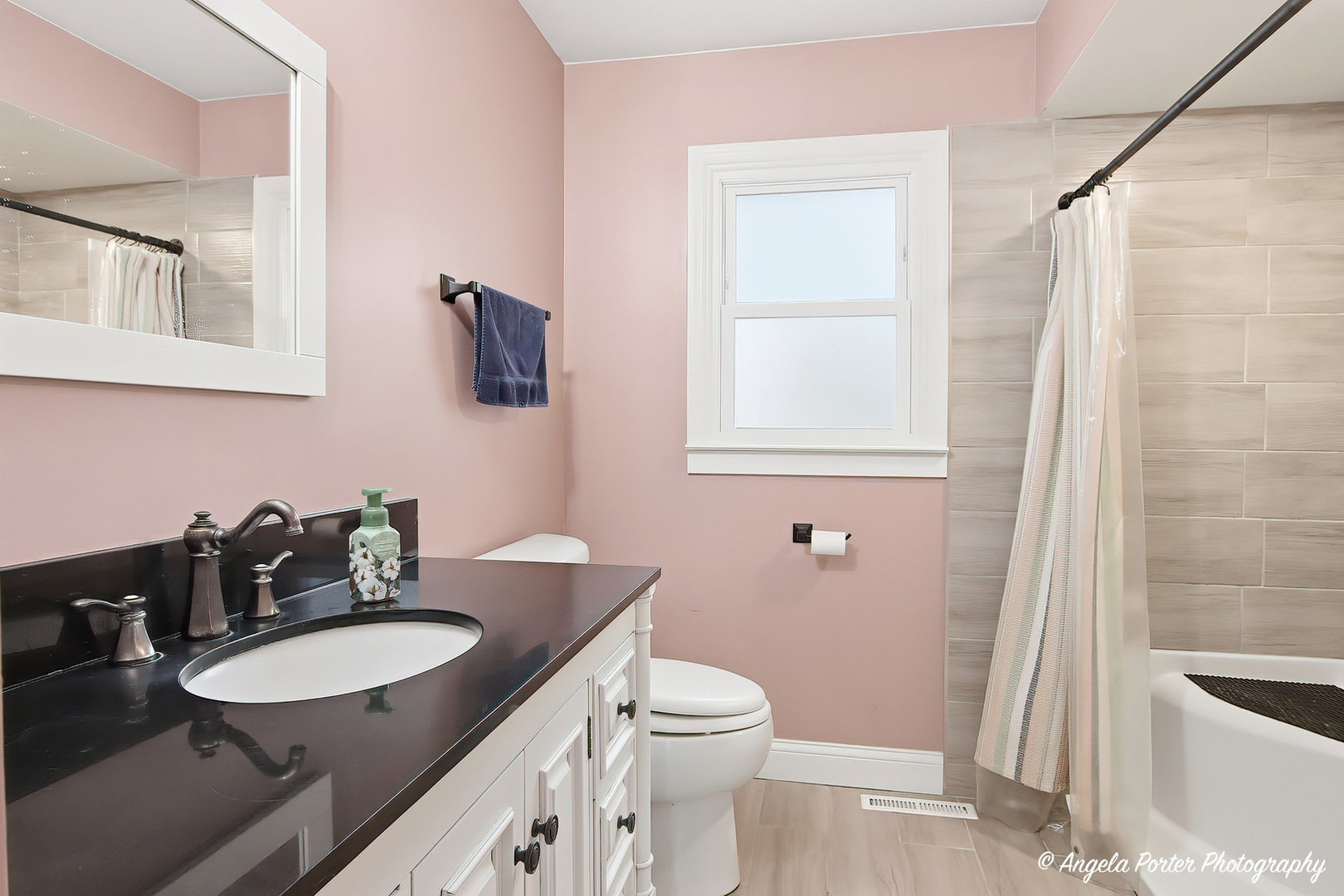 4519 W Shore Drive, Wonder Lake, IL 60097