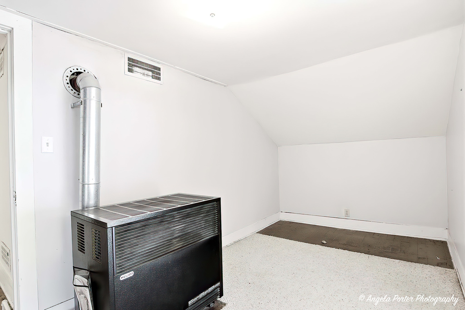 814 N River Road, McHenry, IL 60051