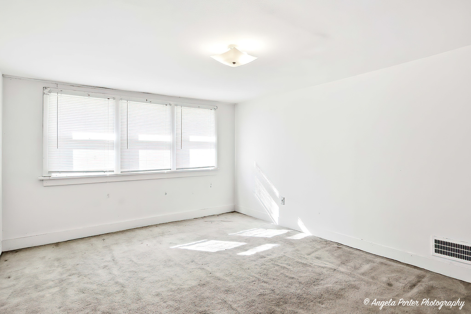 814 N River Road, McHenry, IL 60051