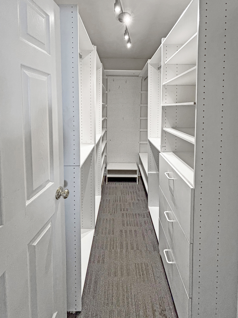 817 Blue Spruce Court, Lindenhurst, IL 60046