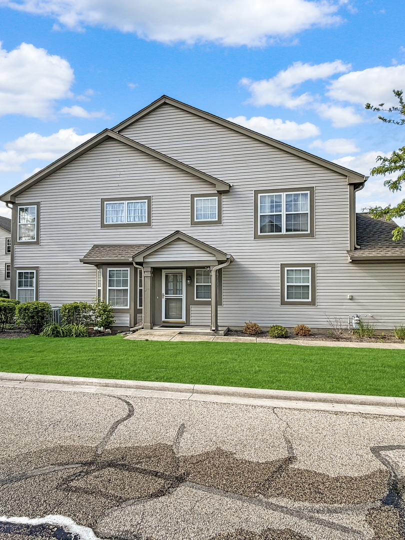 817 Blue Spruce Court, Lindenhurst, IL 60046