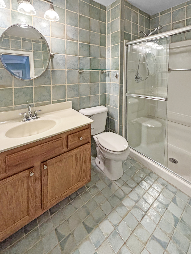 817 Blue Spruce Court, Lindenhurst, IL 60046