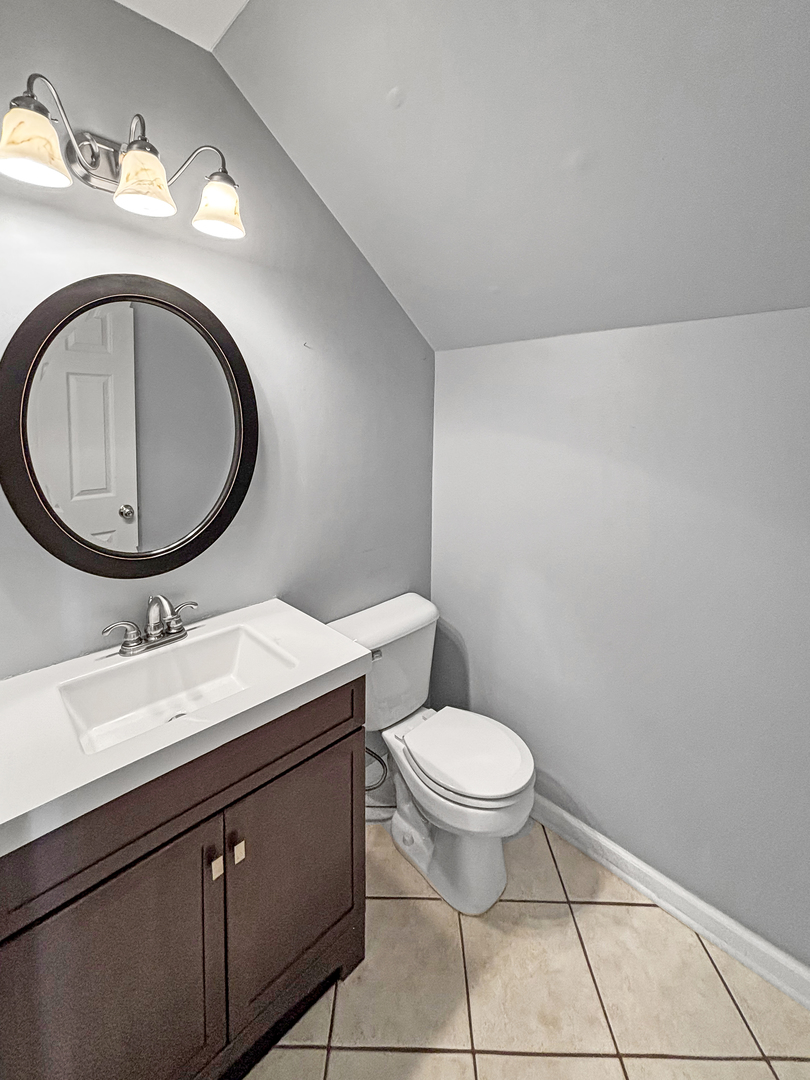 817 Blue Spruce Court, Lindenhurst, IL 60046