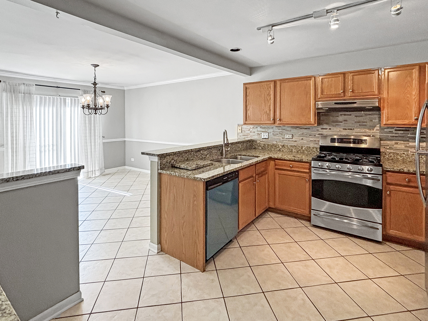 817 Blue Spruce Court, Lindenhurst, IL 60046