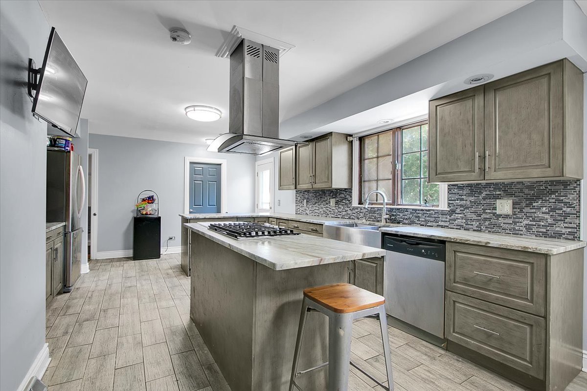 3033 E Hickory Lane, Crete, IL 60417