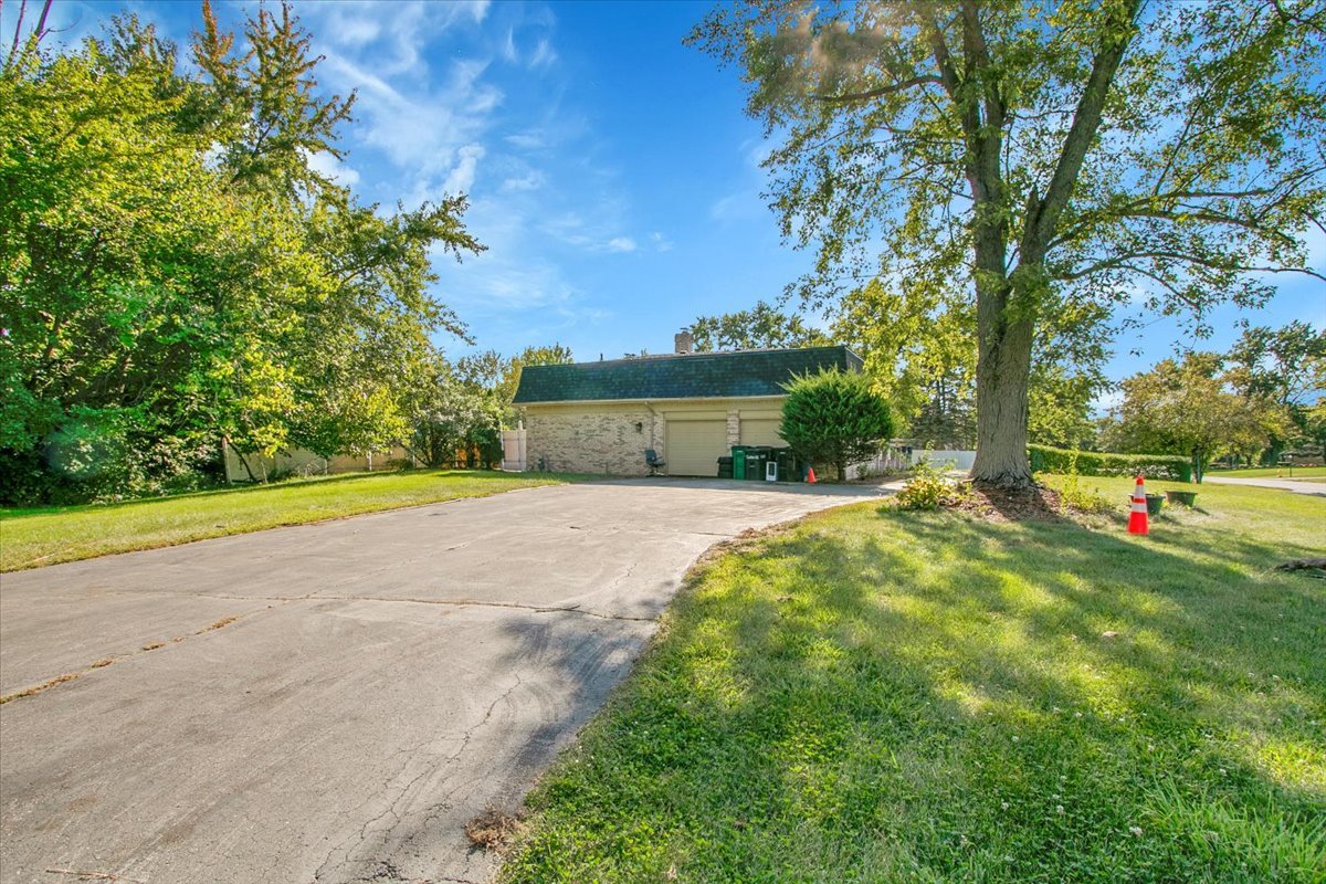 3033 E Hickory Lane, Crete, IL 60417