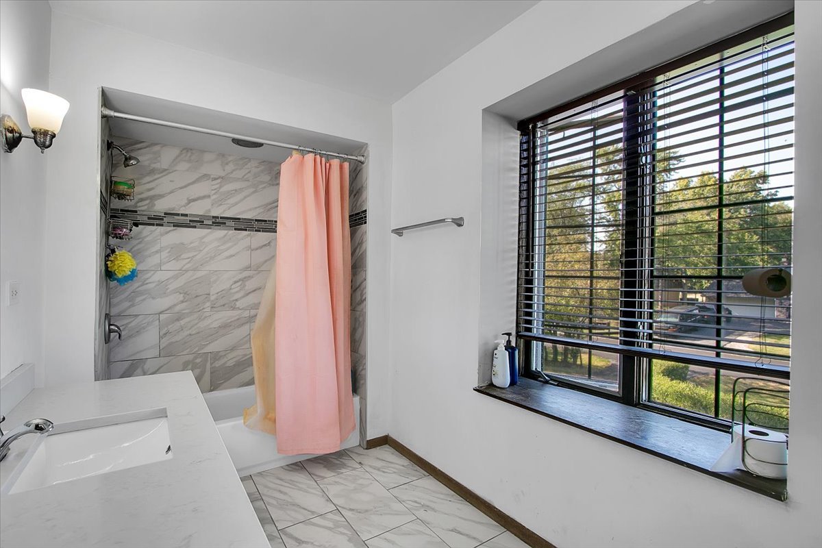 3033 E Hickory Lane, Crete, IL 60417