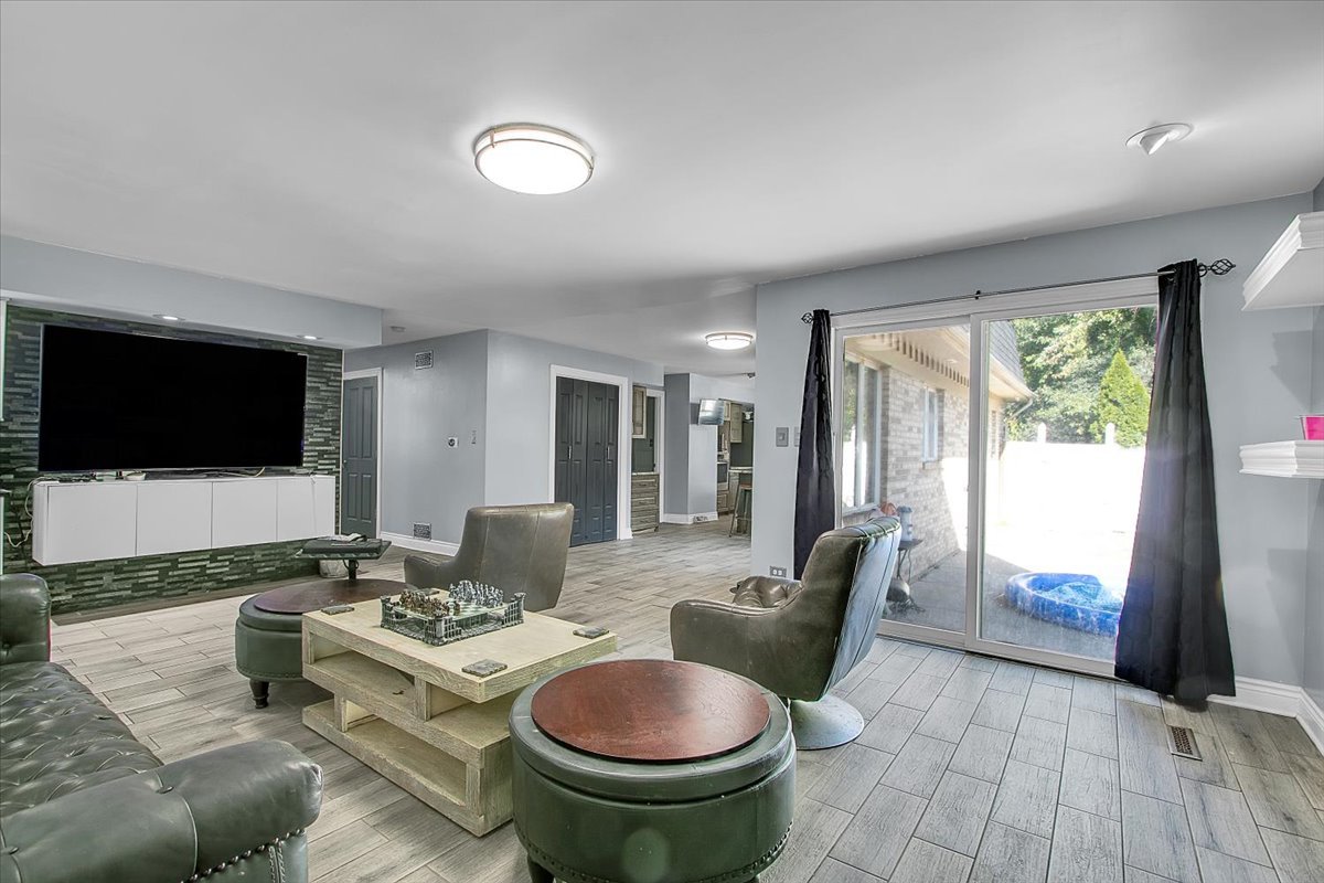 3033 E Hickory Lane, Crete, IL 60417