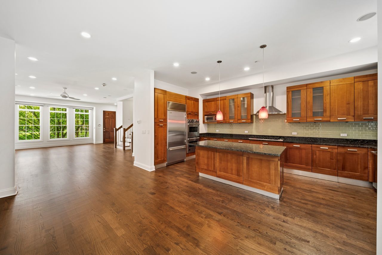 865 Laurel Avenue, Highland Park, IL 60035