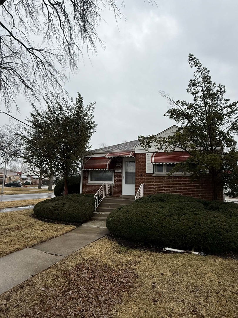 317 Frederick Avenue, Bellwood, IL 60104