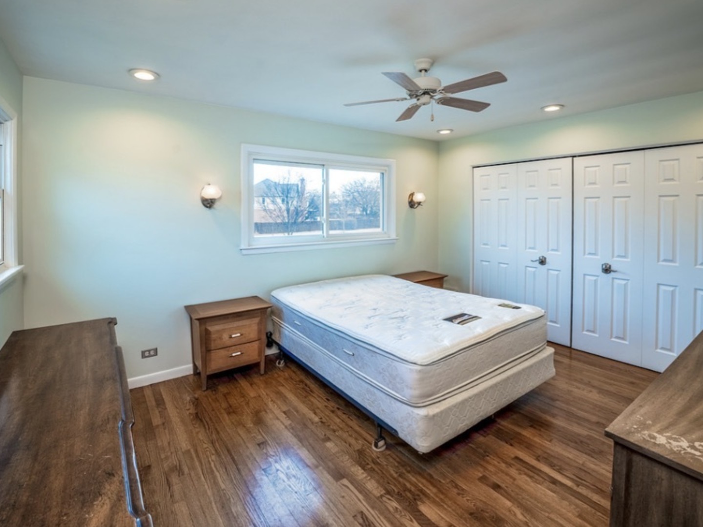 4715 W Lake Avenue, Glenview, IL 60025