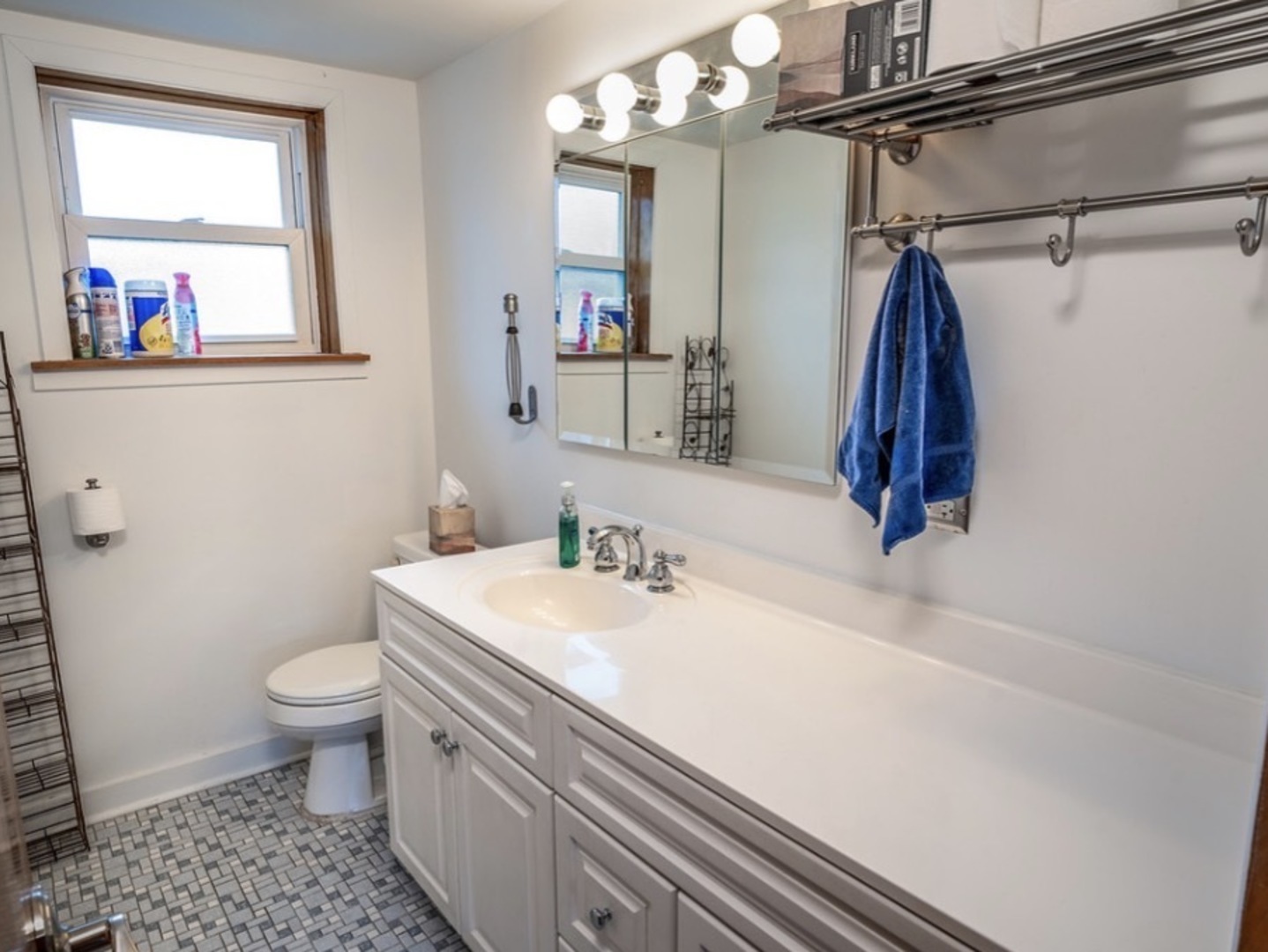 4715 W Lake Avenue, Glenview, IL 60025