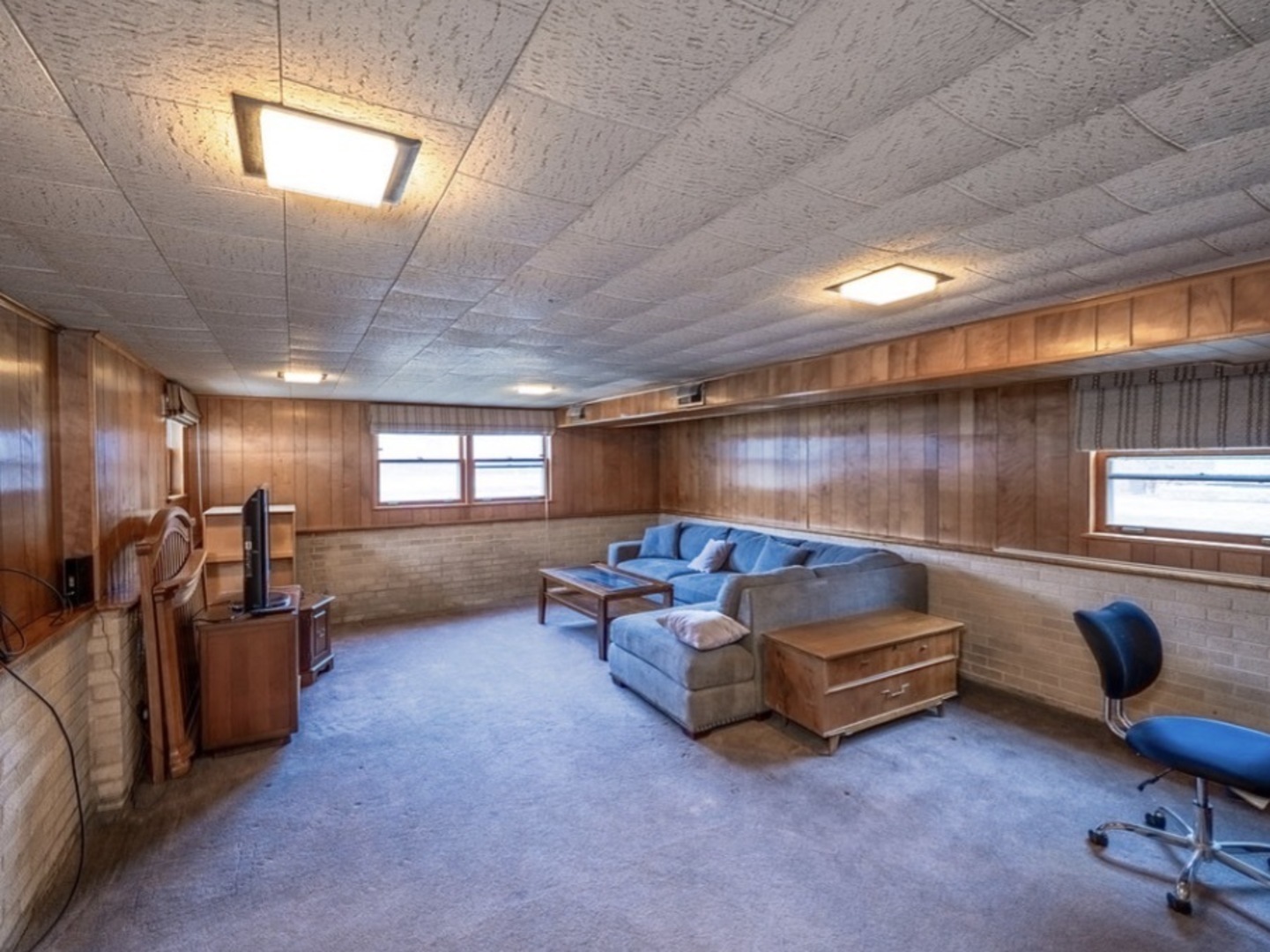 4715 W Lake Avenue, Glenview, IL 60025