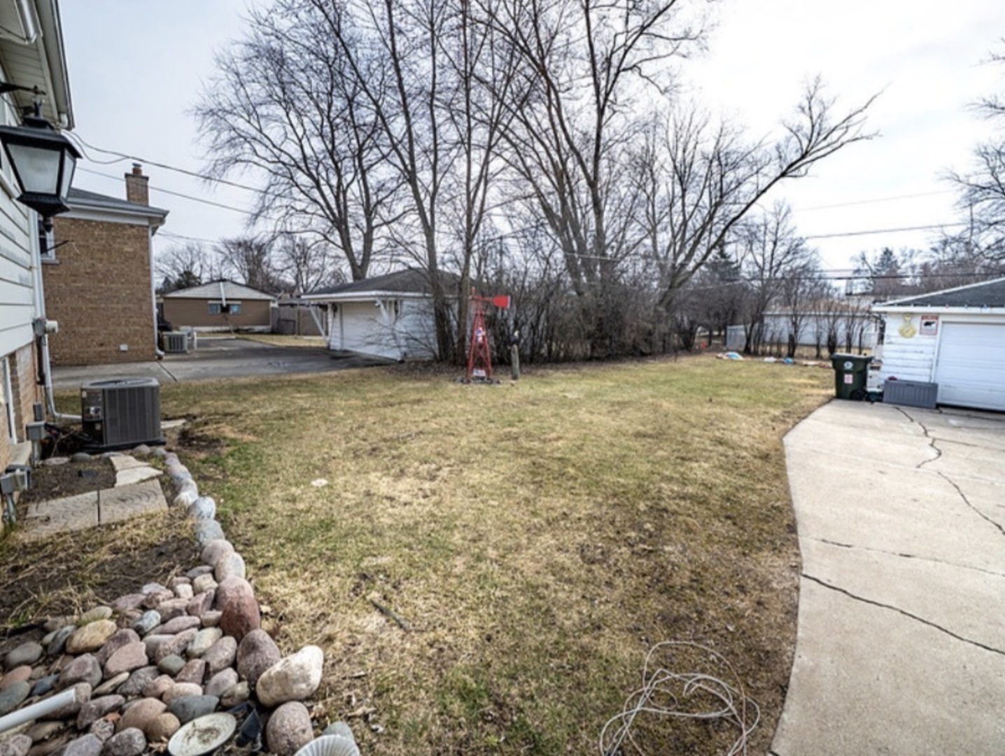 4715 W Lake Avenue, Glenview, IL 60025