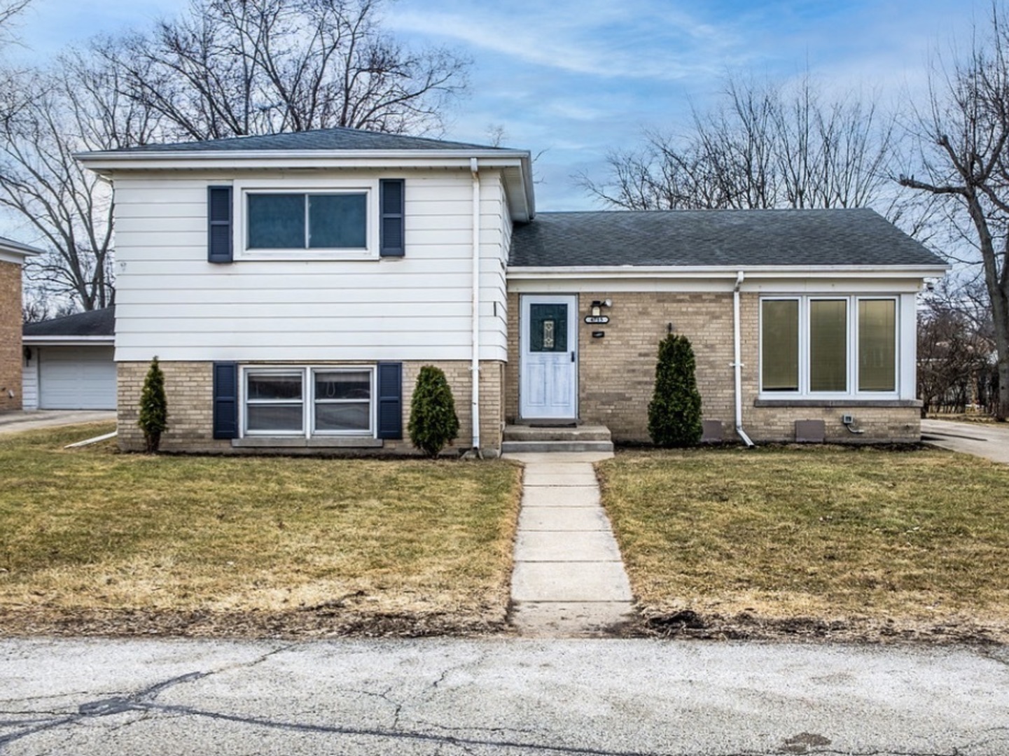 4715 W Lake Avenue, Glenview, IL 60025