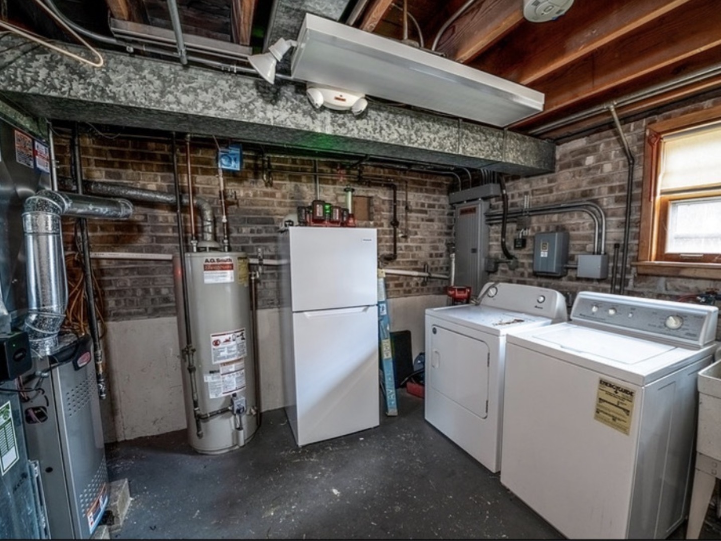 4715 W Lake Avenue, Glenview, IL 60025