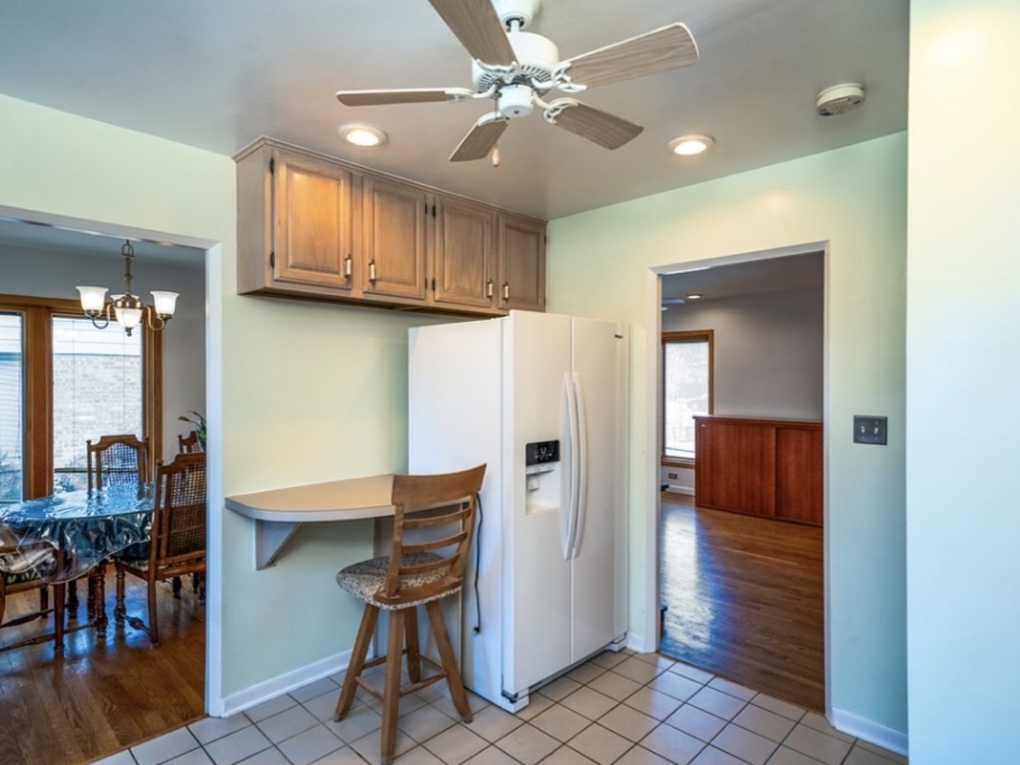 4715 W Lake Avenue, Glenview, IL 60025