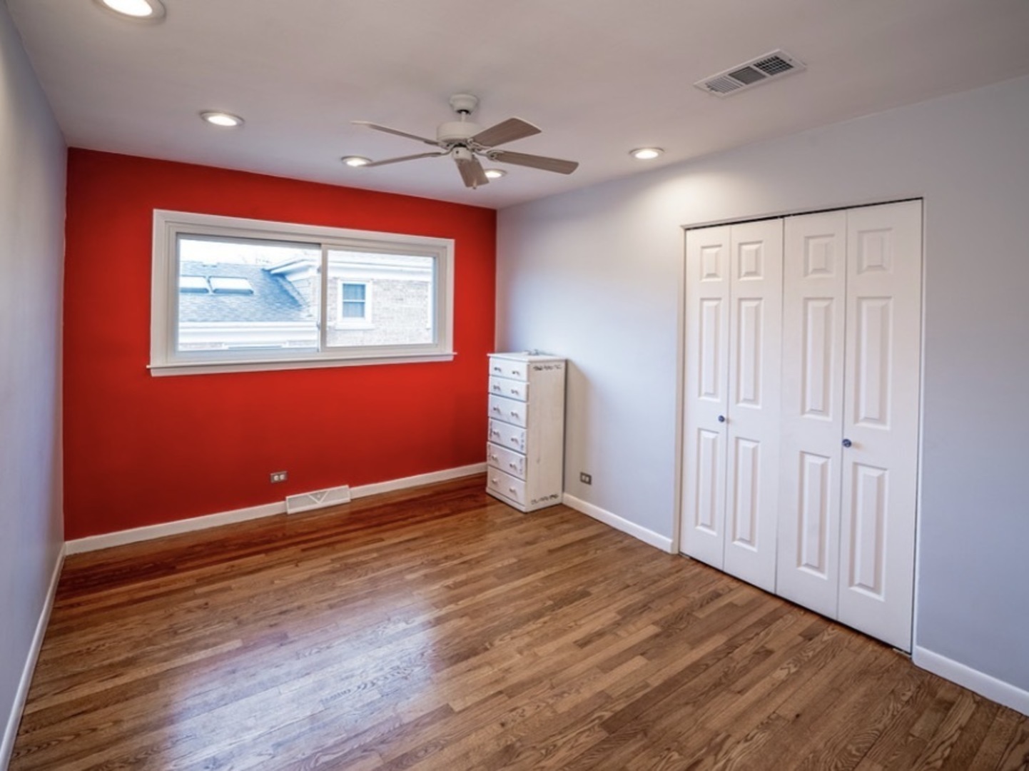 4715 W Lake Avenue, Glenview, IL 60025