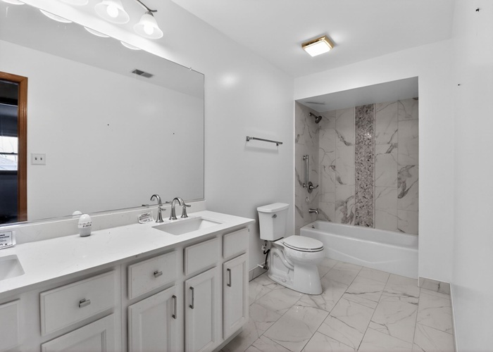 3902 Edgewater Drive, Hazel Crest, IL 60429