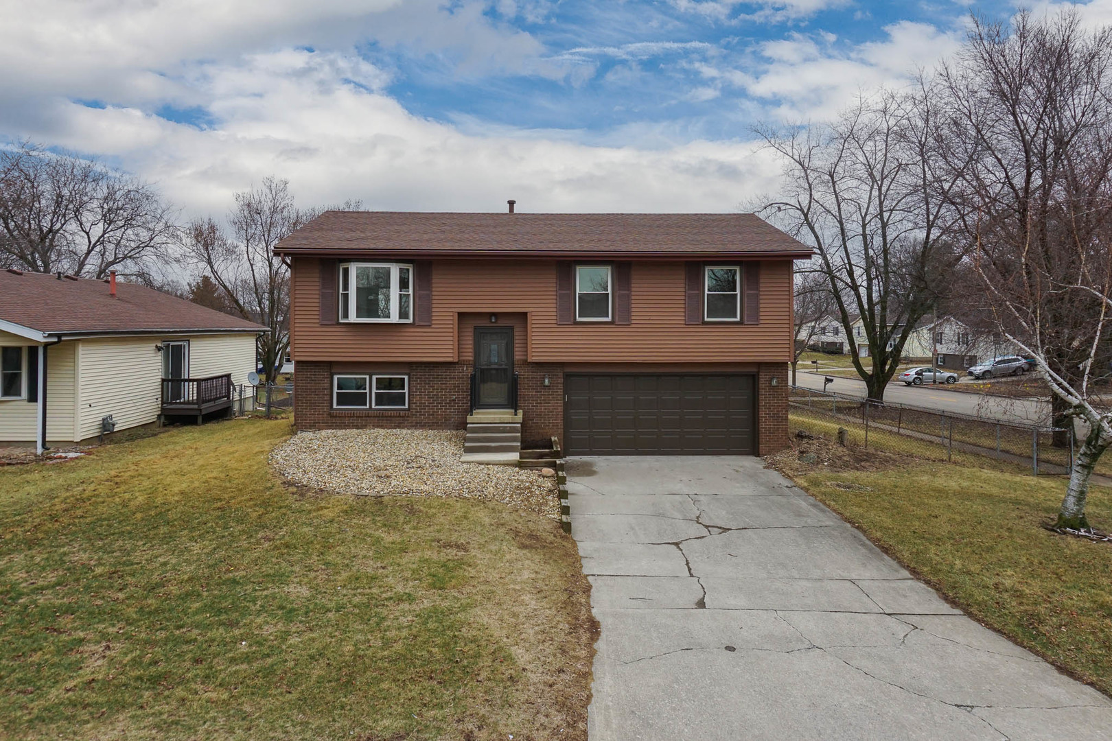 1 Sunshine Court, Bloomington, IL 61704