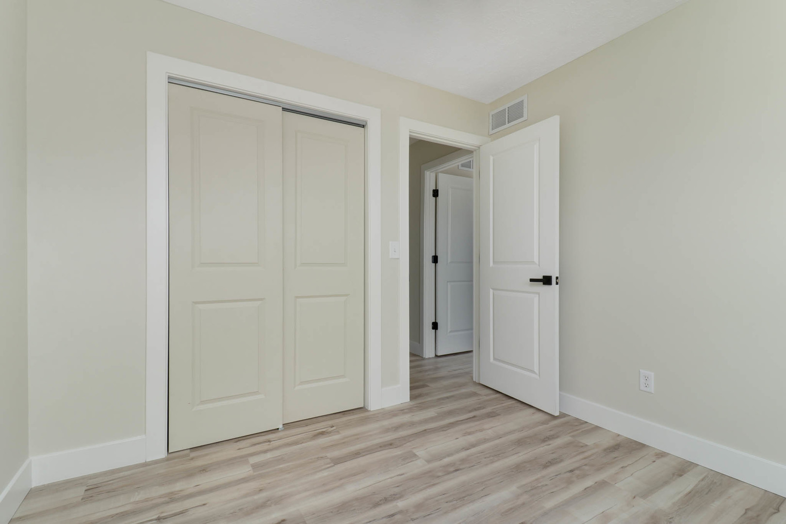 1 Sunshine Court, Bloomington, IL 61704