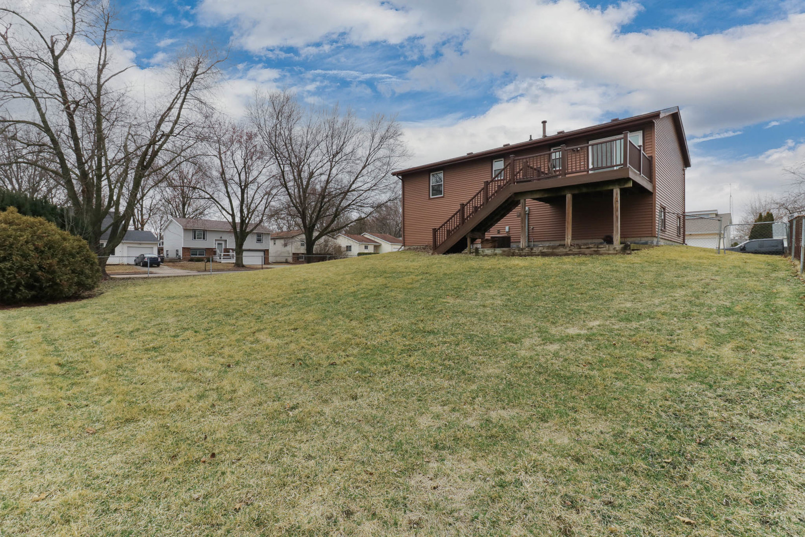 1 Sunshine Court, Bloomington, IL 61704