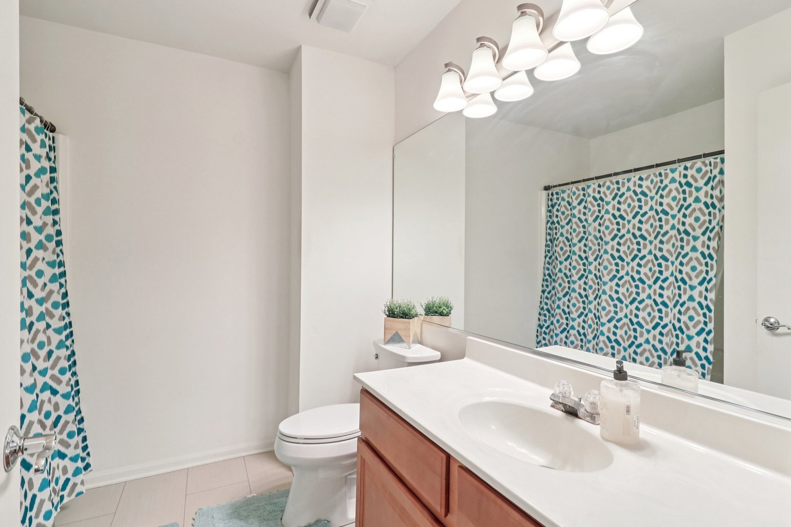 353 Gregory Street, Aurora, IL 60504