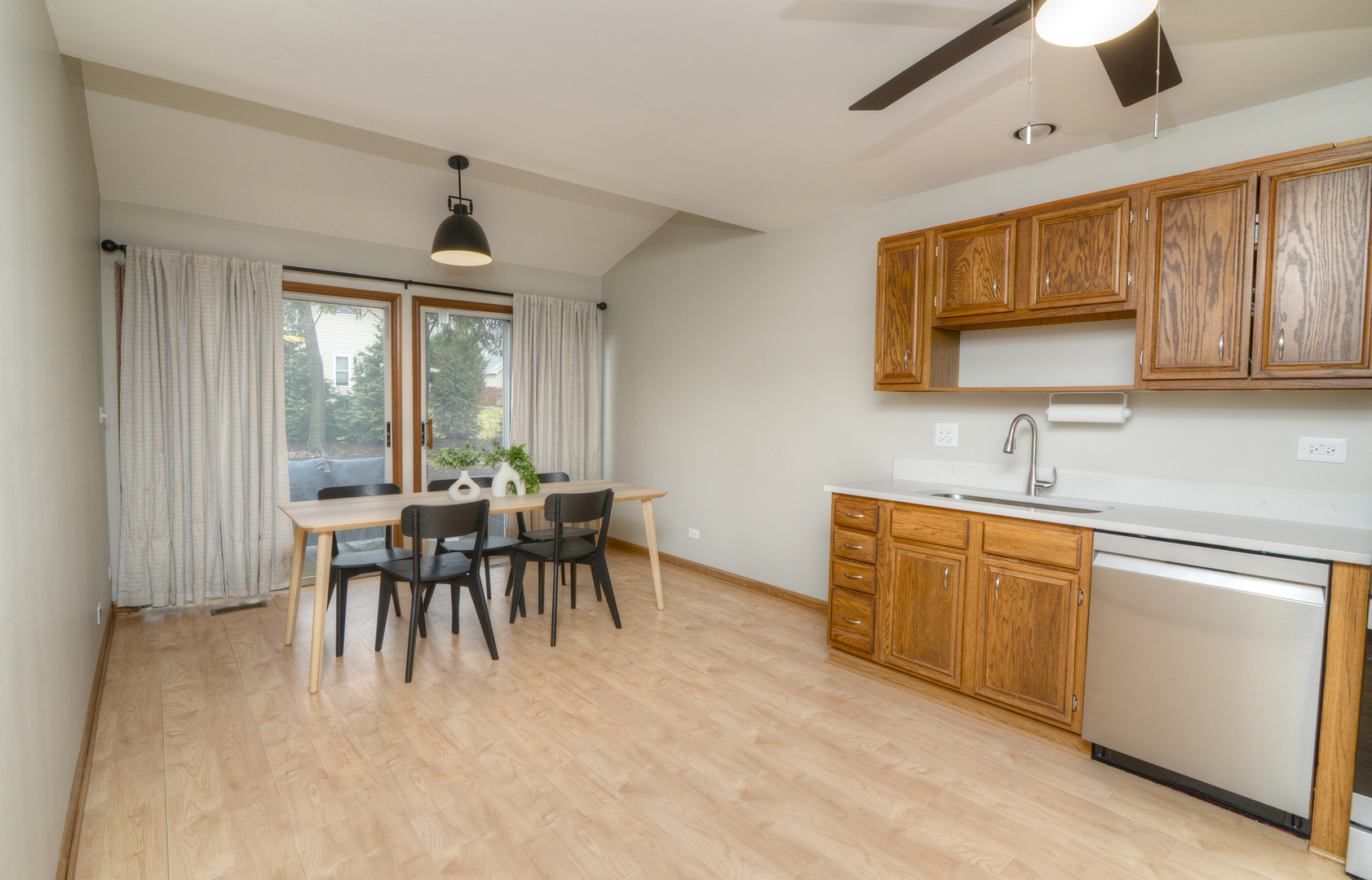 461 Canterbury Drive #461, Carol Stream, IL 60188