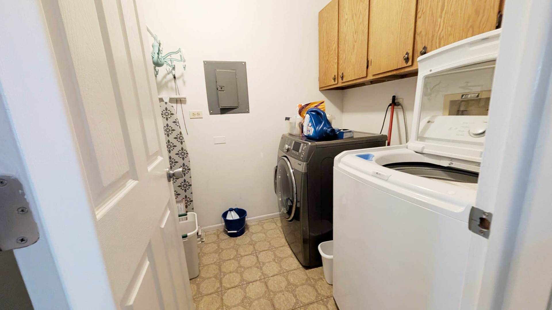 602 HANOVER Court #V1, Schaumburg, IL 60194