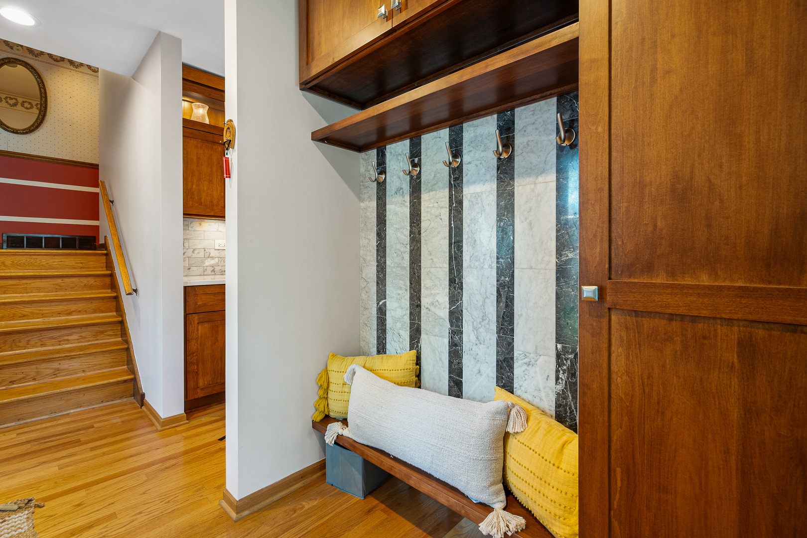 8832 Pleasant Avenue, Hickory Hills, IL 60457