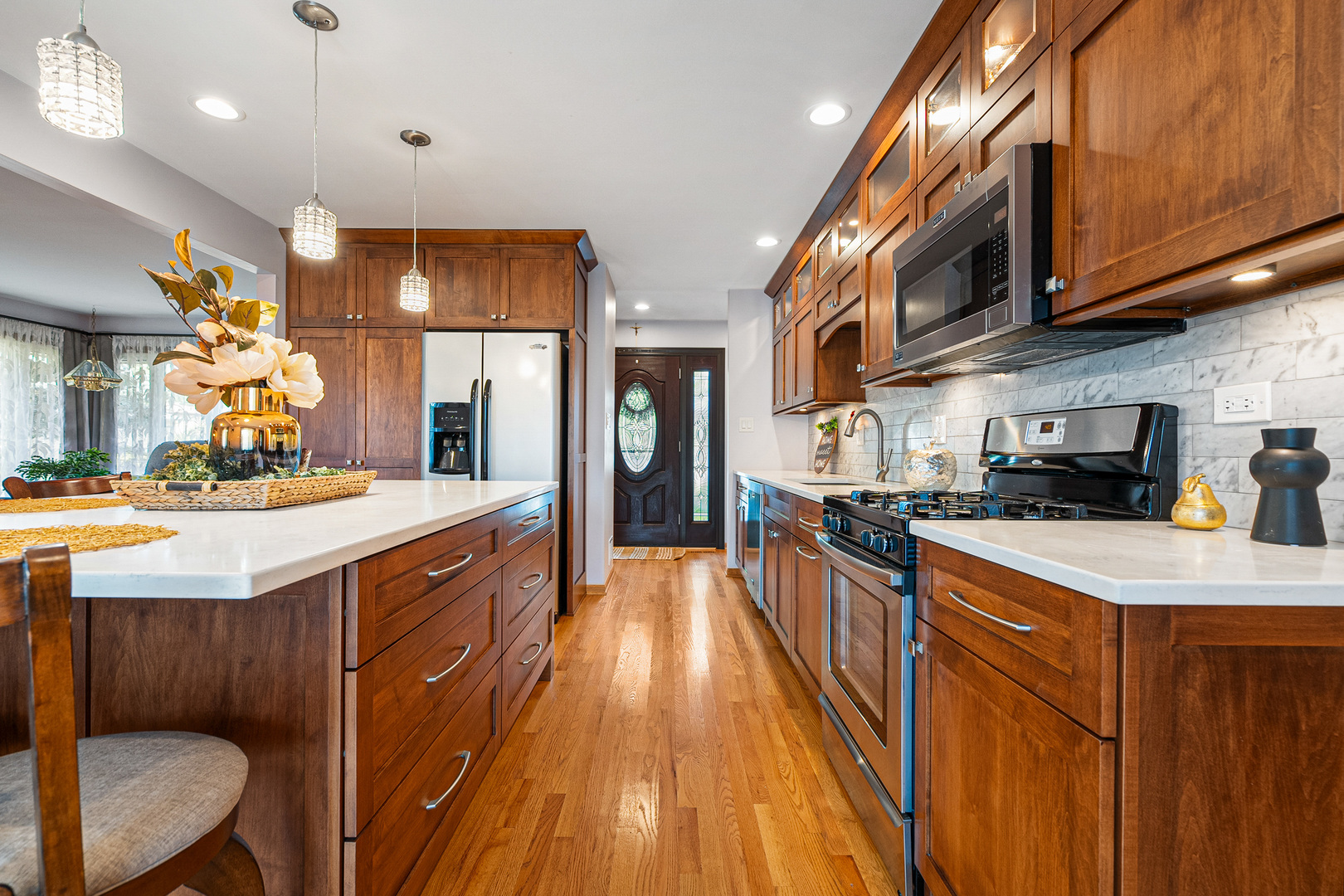 8832 Pleasant Avenue, Hickory Hills, IL 60457