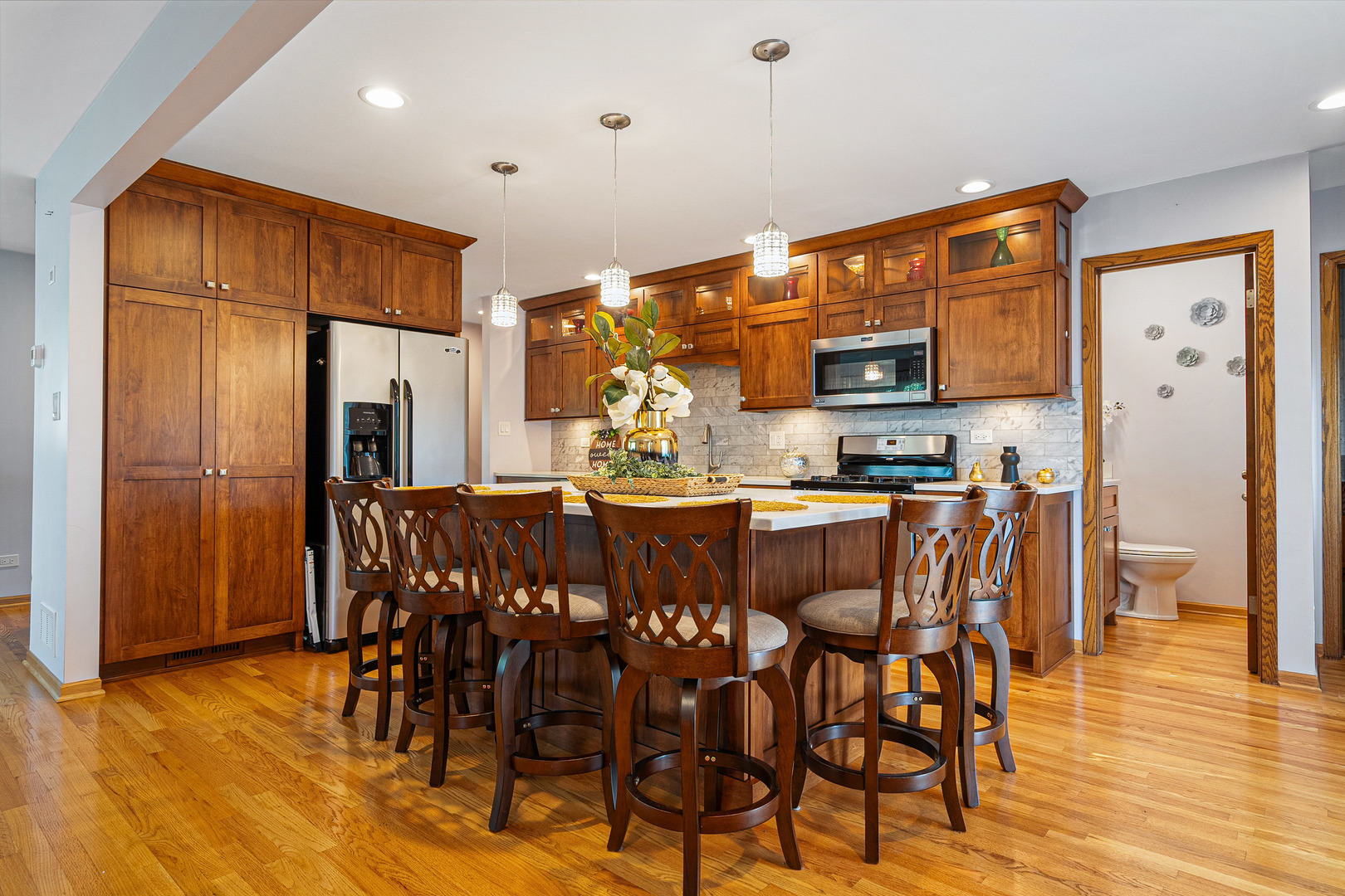 8832 Pleasant Avenue, Hickory Hills, IL 60457