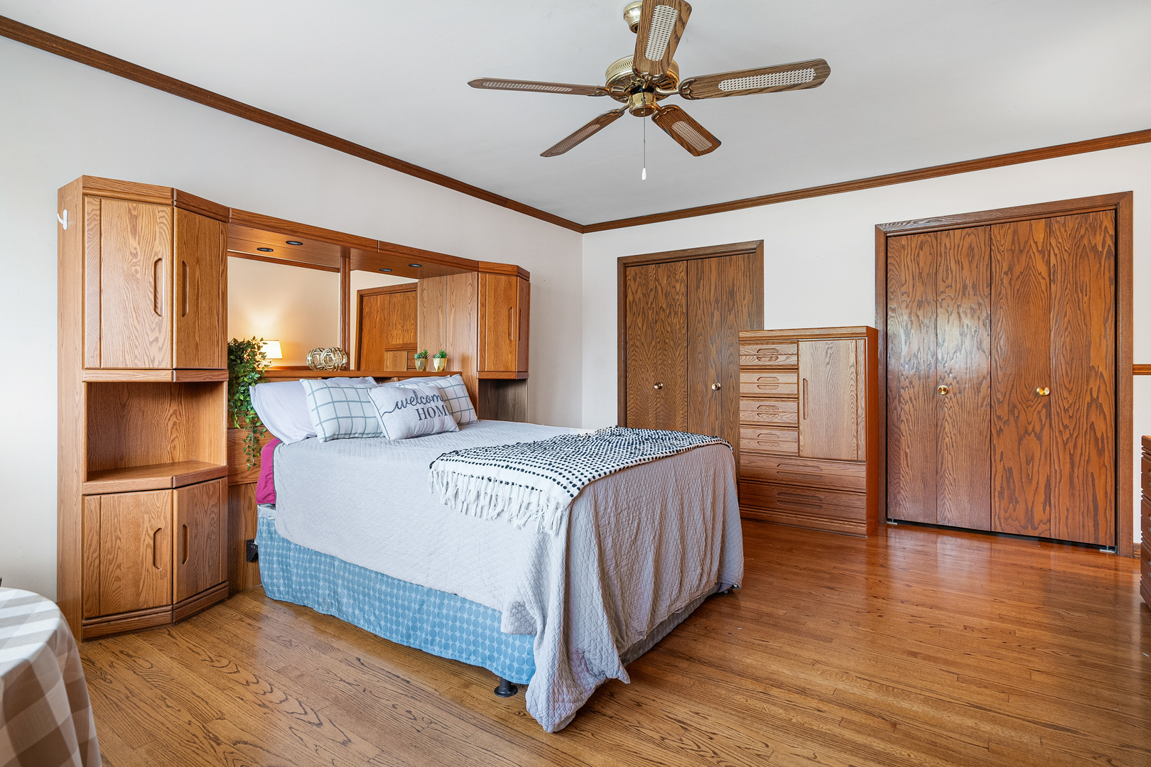 8832 Pleasant Avenue, Hickory Hills, IL 60457