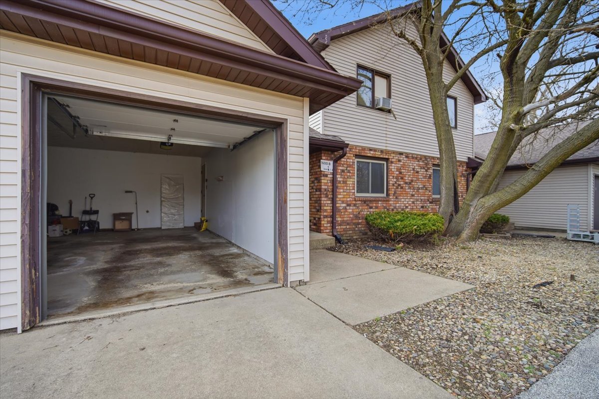 1600 Northbrook #B9, Normal, IL 61761