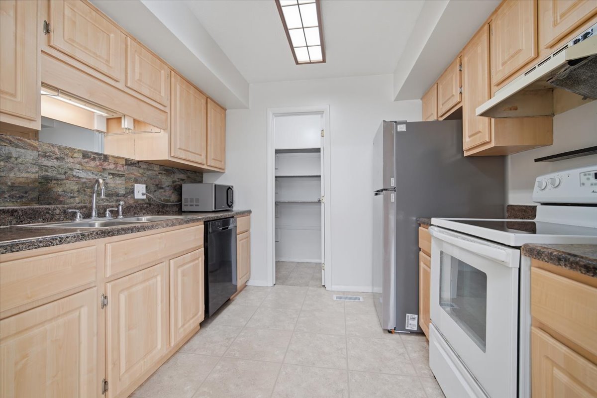 1600 Northbrook #B9, Normal, IL 61761