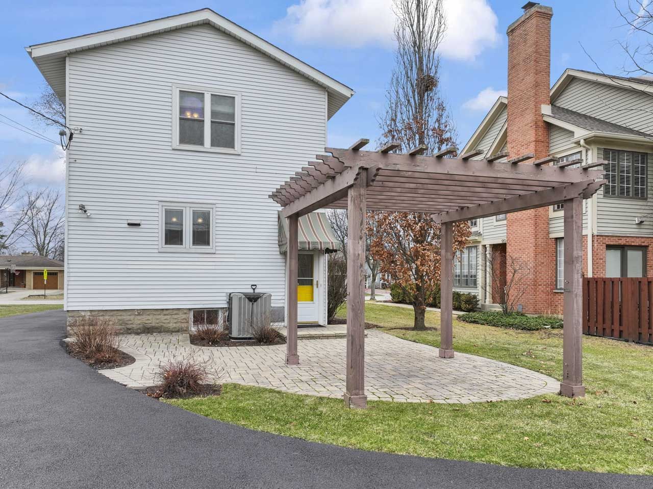 114 S Elm Street, Mount Prospect, IL 60056