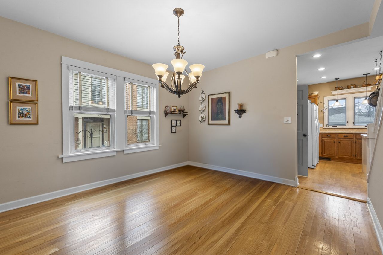 114 S Elm Street, Mount Prospect, IL 60056