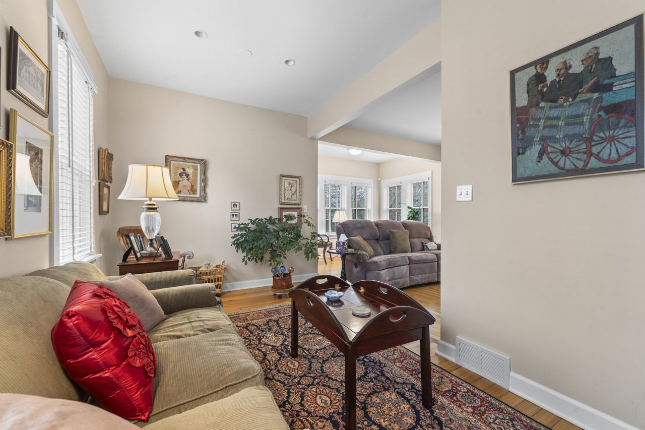 114 S Elm Street, Mount Prospect, IL 60056