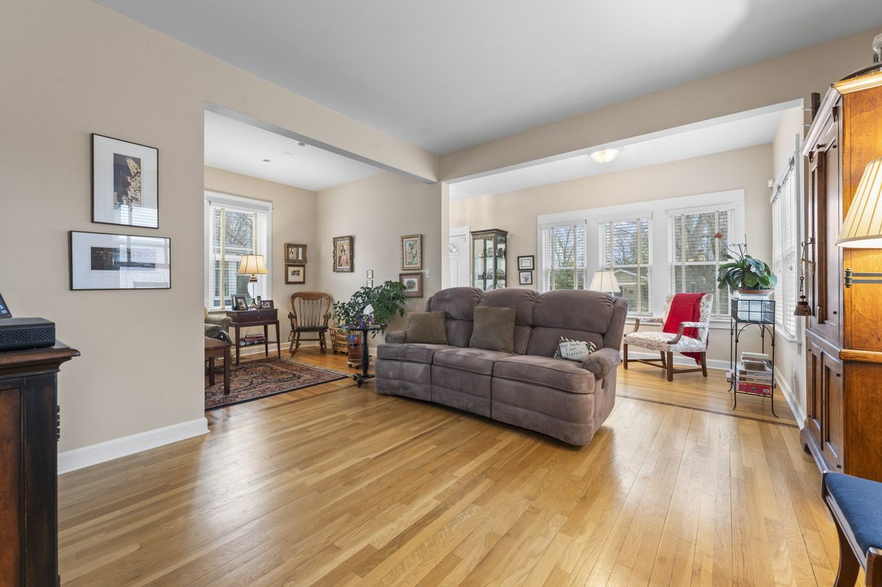 114 S Elm Street, Mount Prospect, IL 60056