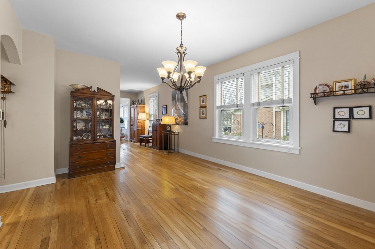 114 S Elm Street, Mount Prospect, IL 60056