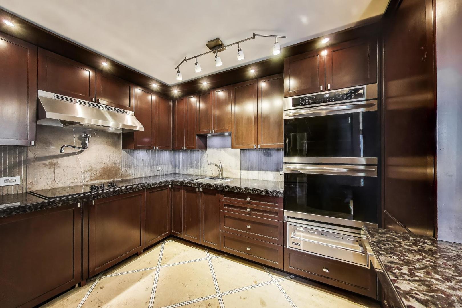 1450 N Astor Street #9C, Chicago, IL 60610