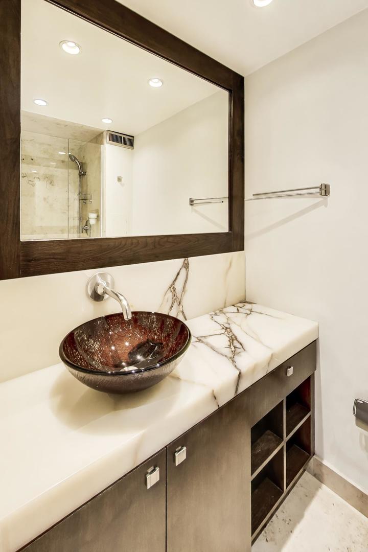 1450 N Astor Street #9C, Chicago, IL 60610