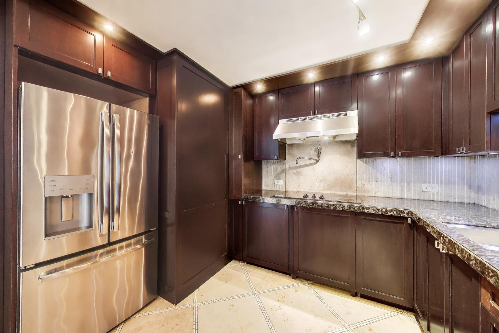 1450 N Astor Street #9C, Chicago, IL 60610