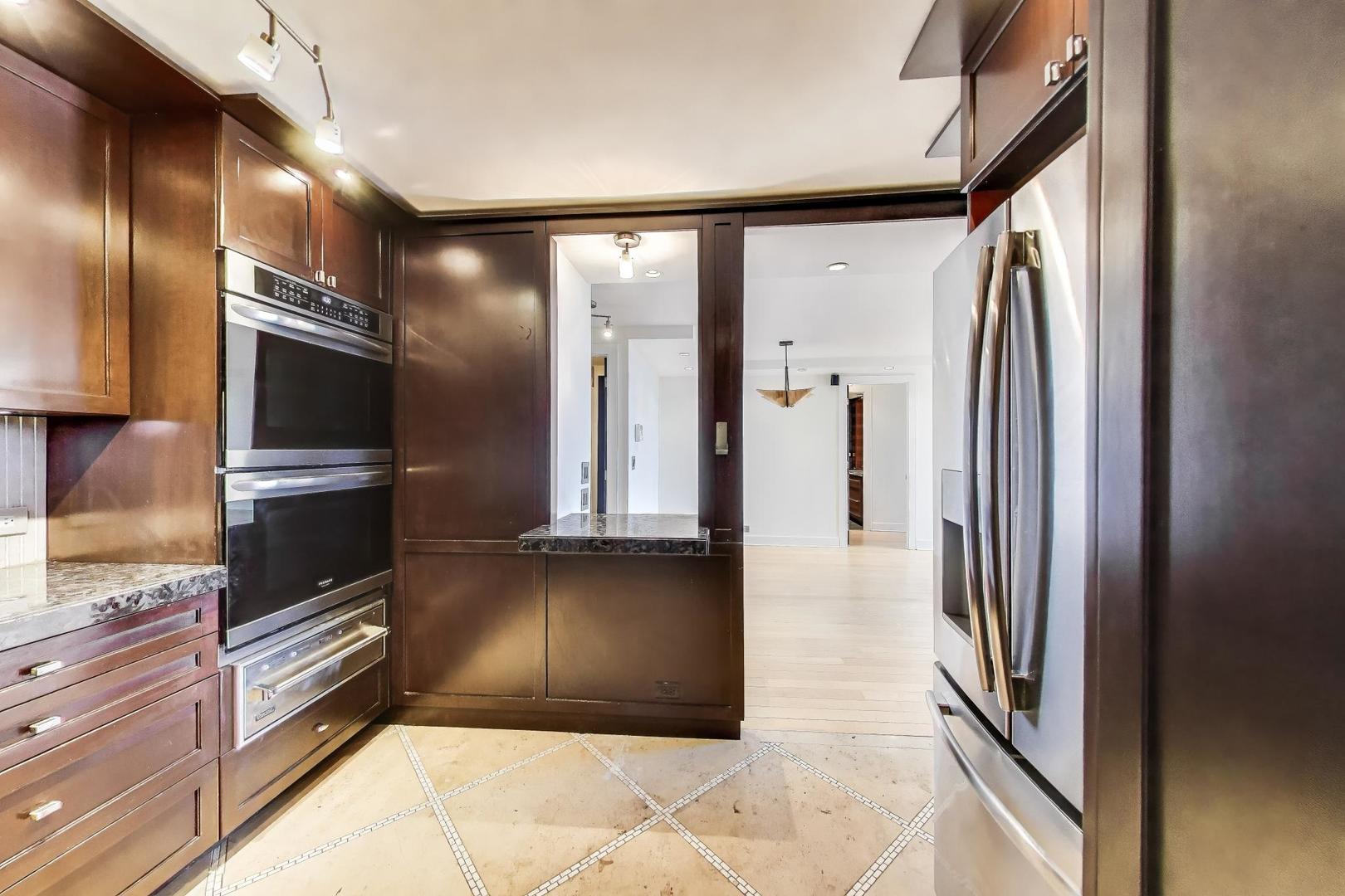 1450 N Astor Street #9C, Chicago, IL 60610