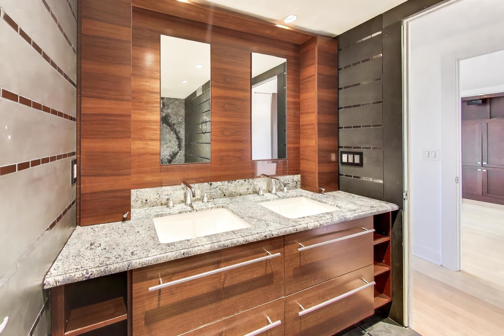 1450 N Astor Street #9C, Chicago, IL 60610