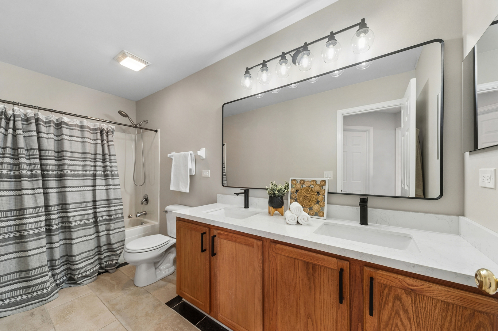 305 Hampton Road, Sugar Grove, IL 60554